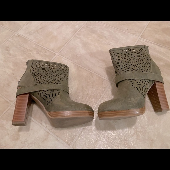 Shoedazzle Army Green Booties - Picture 2 of 2